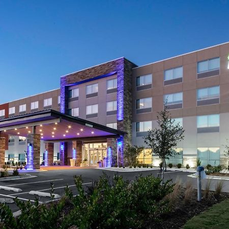 Holiday Inn Express & Suites Wilmington West - Medical Park By Ihg Exterior photo