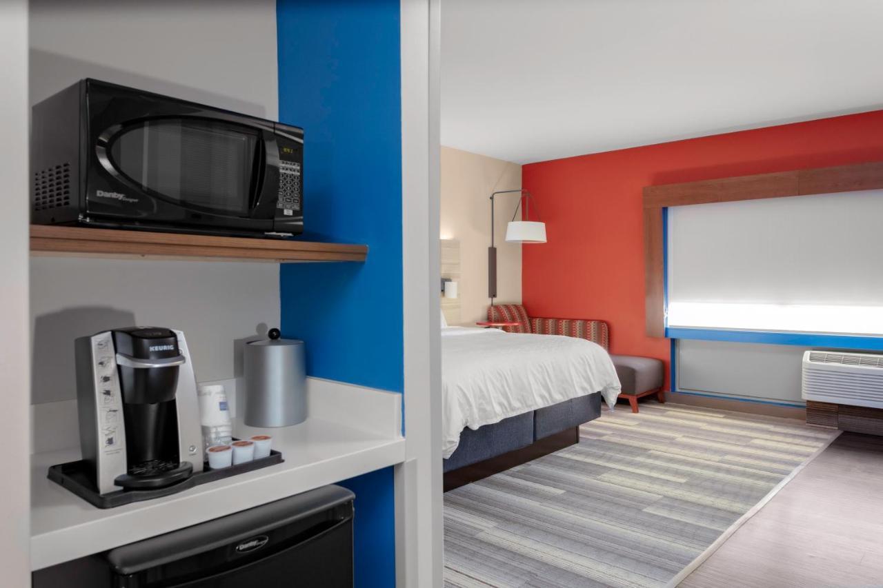 Holiday Inn Express & Suites Wilmington West - Medical Park By Ihg Exterior photo