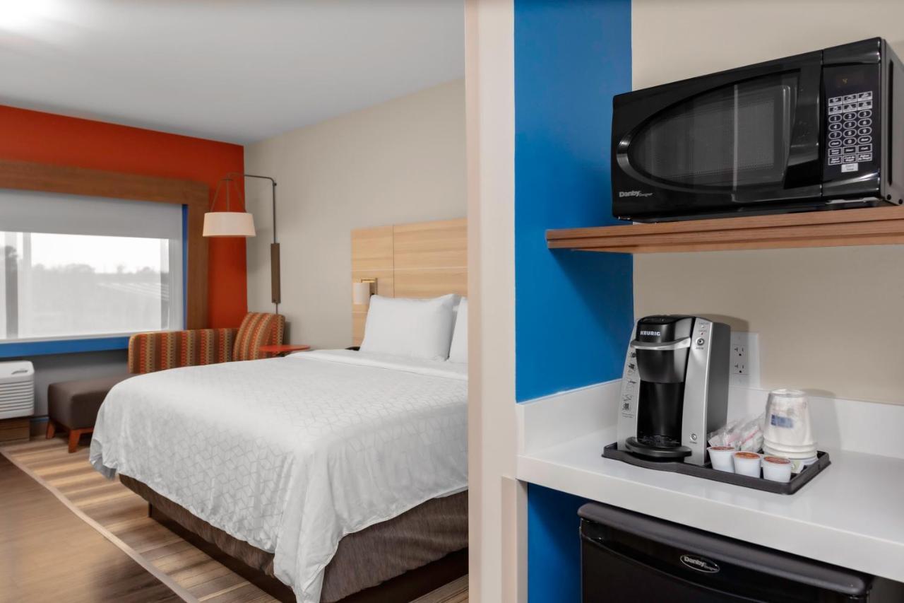 Holiday Inn Express & Suites Wilmington West - Medical Park By Ihg Exterior photo