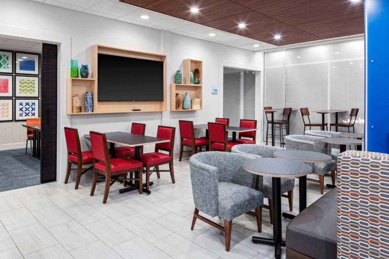 Holiday Inn Express & Suites Wilmington West - Medical Park By Ihg Exterior photo