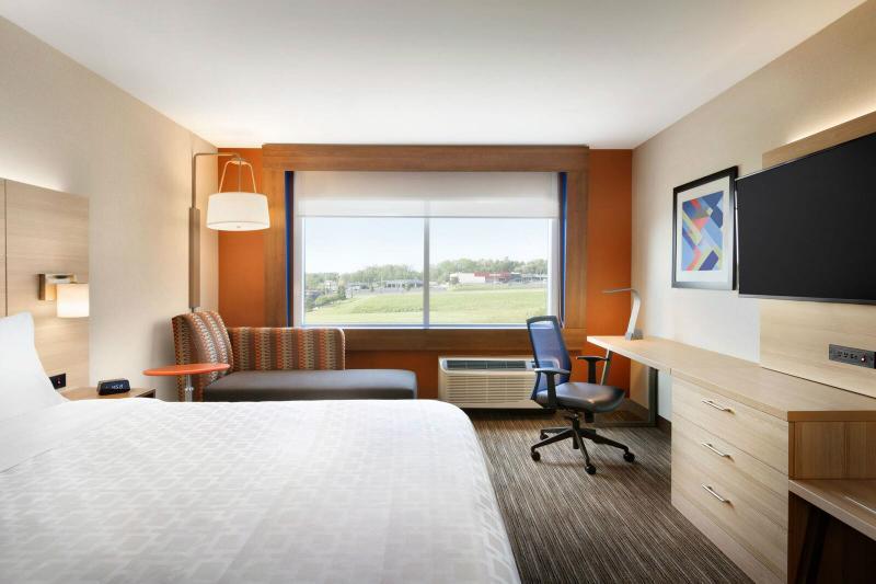 Holiday Inn Express & Suites Wilmington West - Medical Park By Ihg Exterior photo